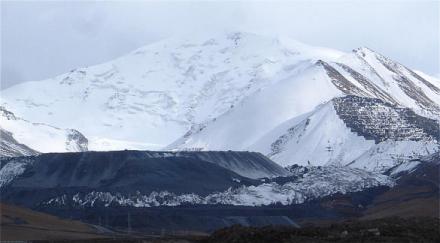 Waste Rock near Kumtor Gold Mine, Kyrgyzstan                                      Photo: Robert Moran                                      CEE Bankwatch Network, http://bankwatch.org/